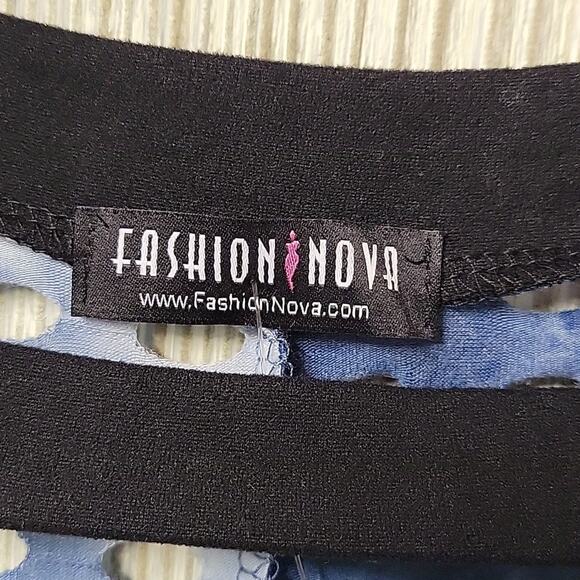 Fashion Nova The Only One Tee Blue Distressed V Neck Top Womens Size XS NWT - Picture 4 of 9